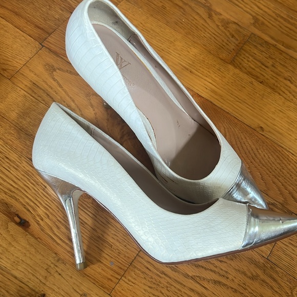 Worthington White/ Silver Faux Snakeskin Pump - Picture 2 of 5